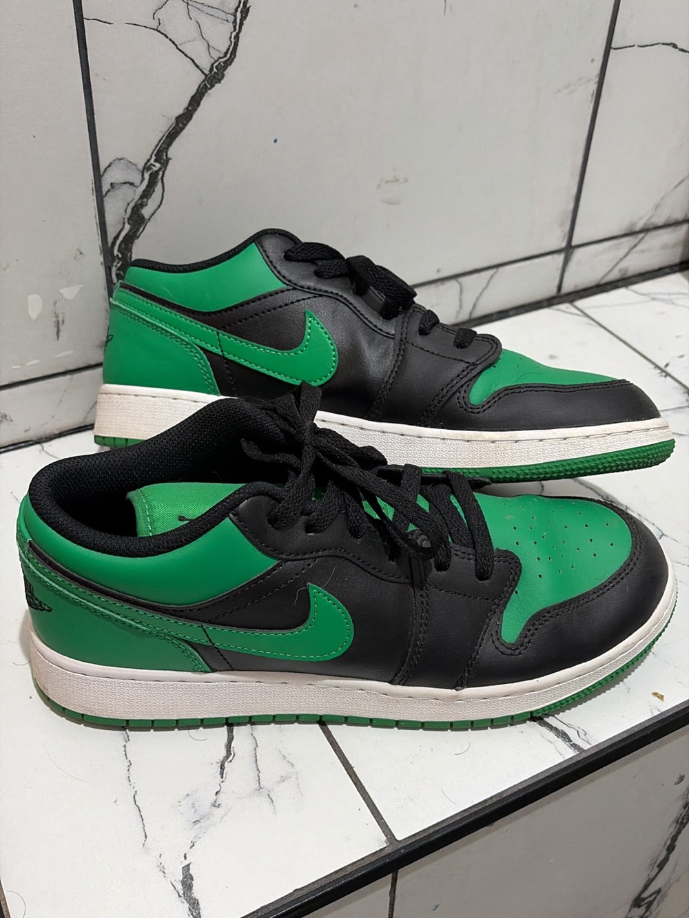 Nike Black & Green Low-Top Sneakers
